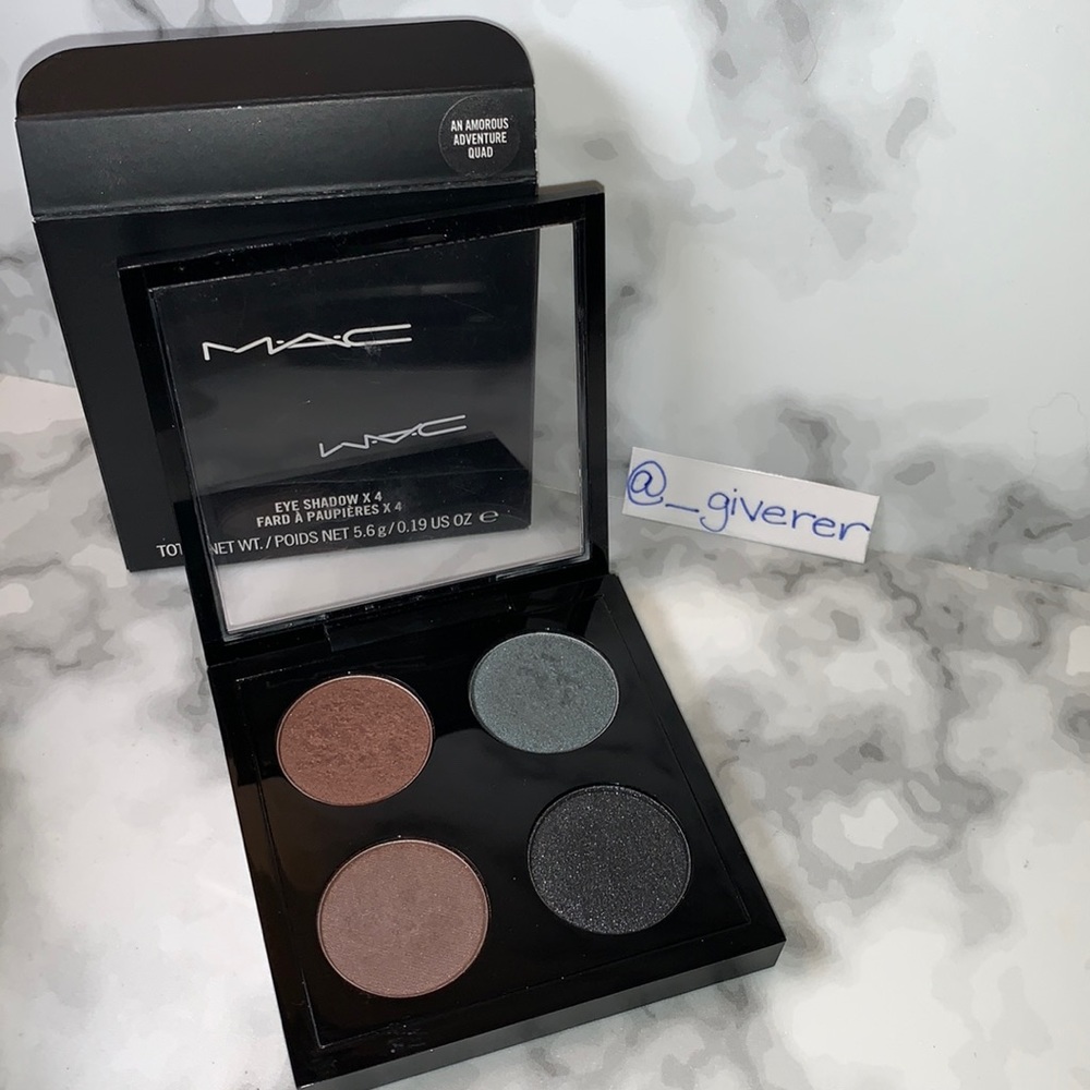 AN AMOROUS ADVENTURE Quad Eye Quad A Novel Romance Eyeshadow Palette MAC